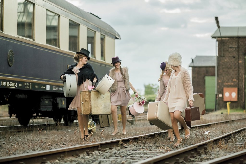 Photo Bridal Shower, Vintage set-up at an nostalgic train station