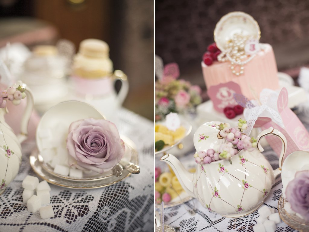 Photo Vintage teacups at bridal shower