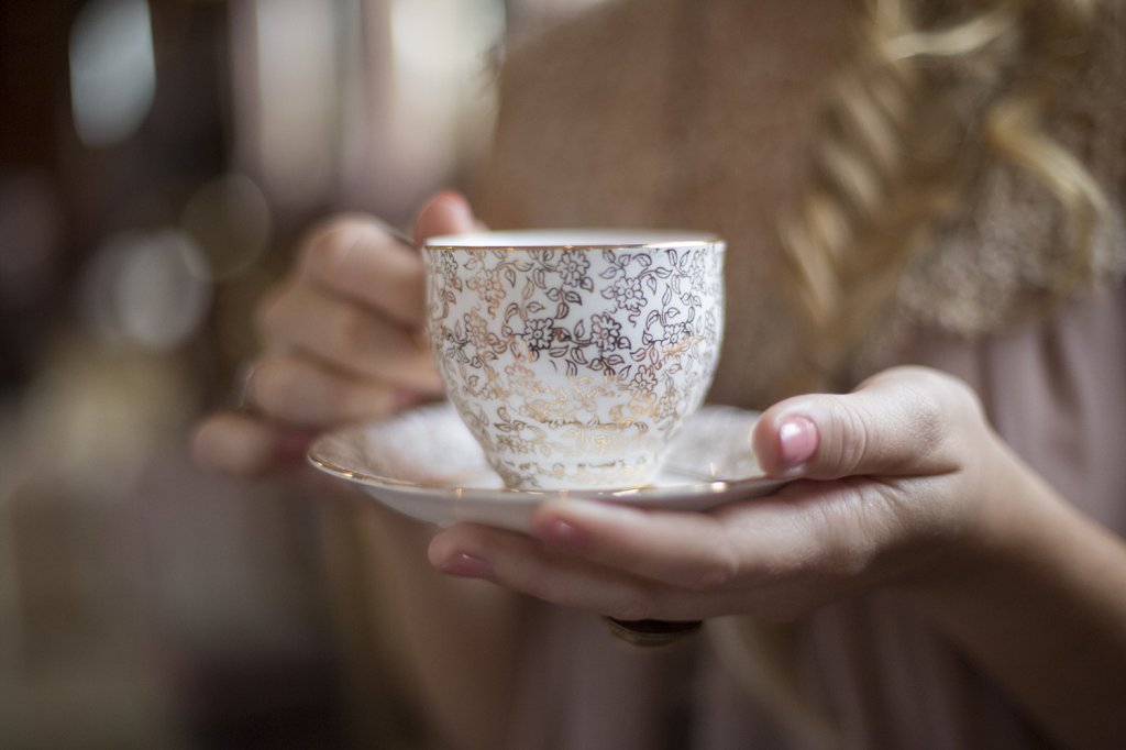 Photo Bridal High Tea Party mit goldener Vintage Tasse