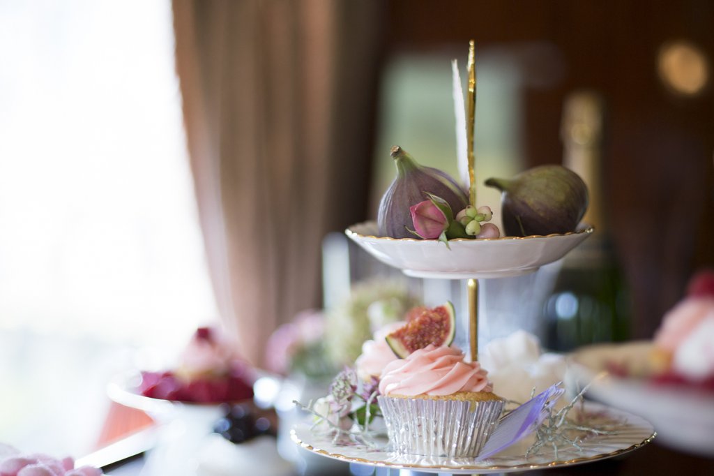 Photo Vintage Etagere auf Candy Bar mit Cupcakes