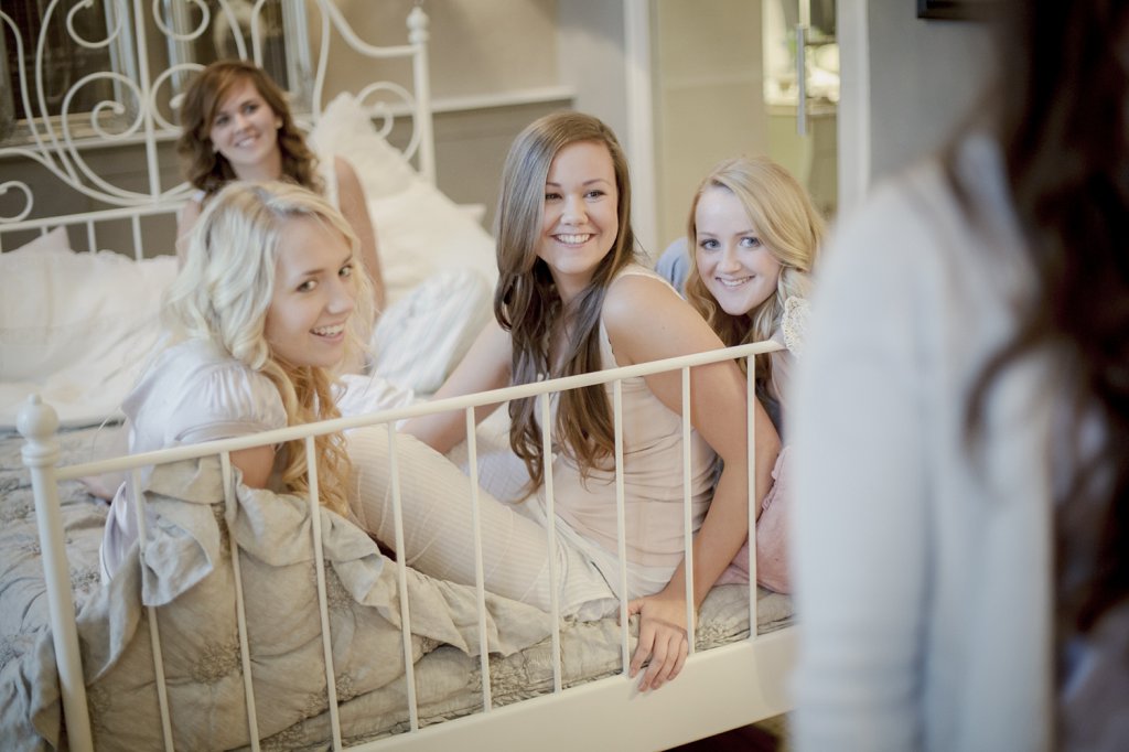 Photo Bridal High Tea Party haben eine Pyjama Party